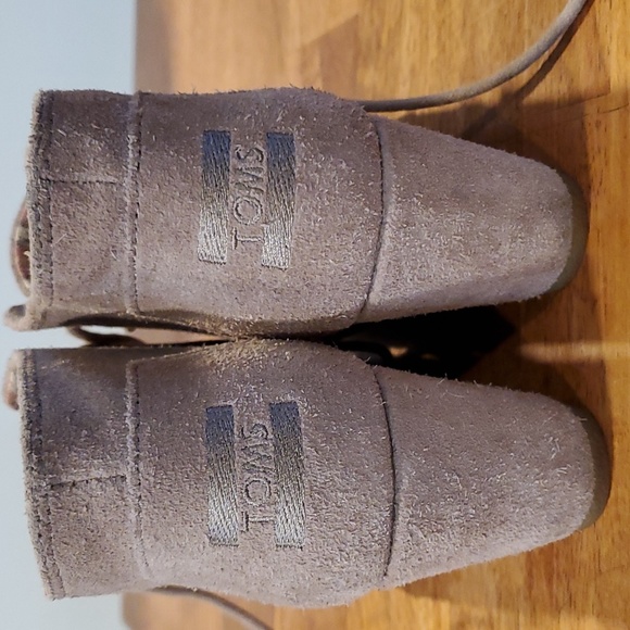 TOMS Women's Desert Taupe Suede Wedge Booties. Size 5.  EUC - Picture 2 of 6